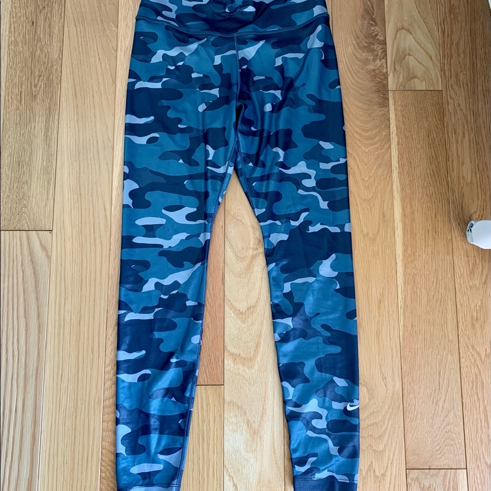 NEW Nike Blue Camo Leggings (Women’s M)